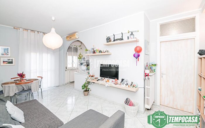 Appartamento trilocale in vendita in Via Michelangelo Buonarroti, Lodi Vecchio