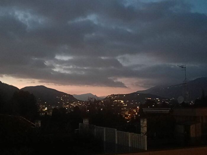 Appartamento quadrilocale in affitto in Como Sole, Como