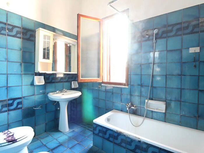 Appartamento con 6 locali in vendita in Via Provinciale Francesca, Cerreto Guidi