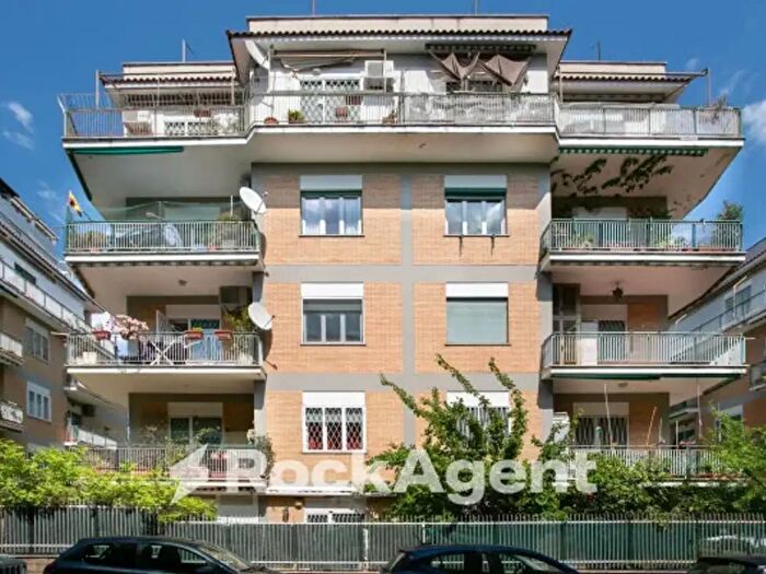 Appartamento bilocale in vendita in Via Giuseppe dAvarna, Roma