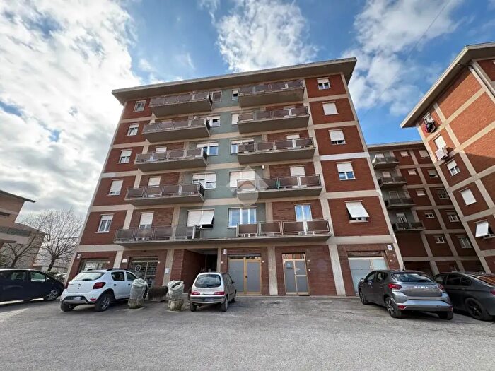 Appartamento quadrilocale in vendita in Via San Michele Arcangelo, Bastia Umbra