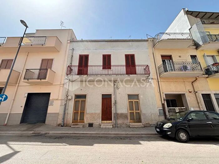 Appartamento con 8 locali in vendita in Via Evangelista Torricelli, Andria