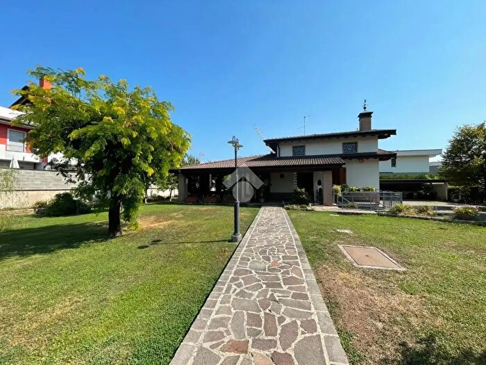 Casa quadrilocale in vendita in Via Toscana, Romano Di Lombardia