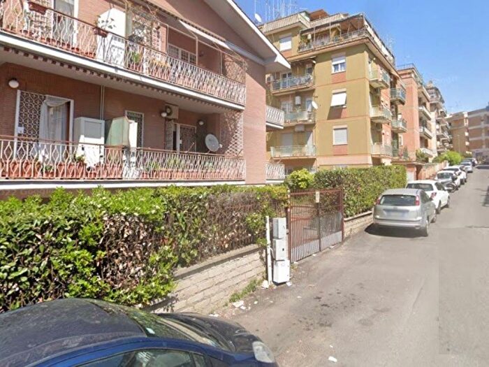 Appartamento trilocale in affitto in Via Luigi Rolando, Torrevecchia, Roma
