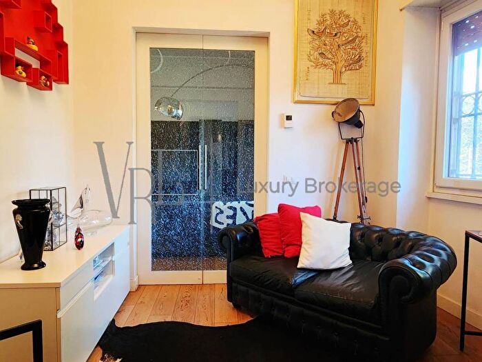 Appartamento con 6 locali in affitto in Eur, Roma