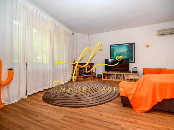 Casa con 10 locali in vendita in Collesalvetti