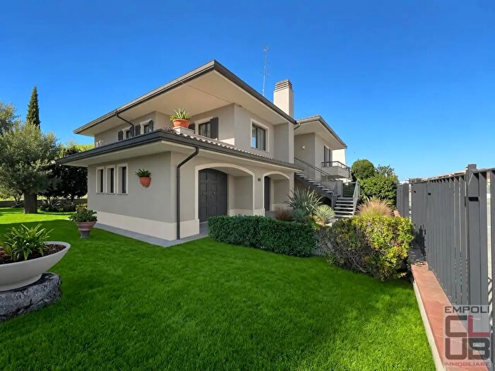 Casa con 12 locali in vendita in Ia Telemaco Signorini, Empoli