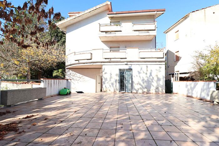 Casa con 6 locali in vendita in Contrada Collemarino, Miglianico