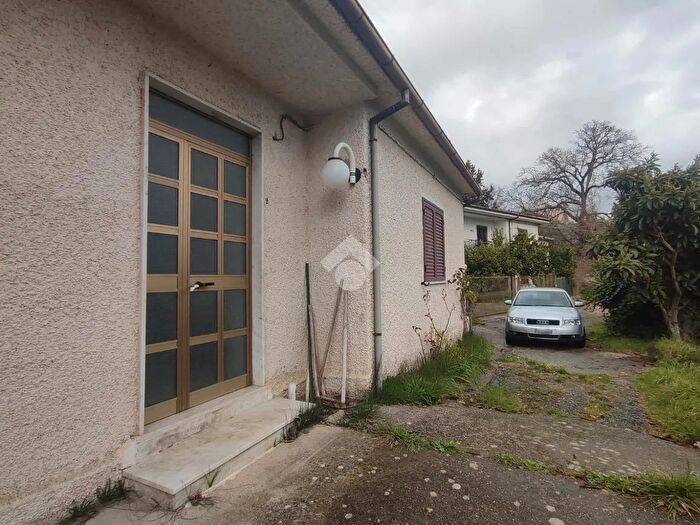 Casa con 7 locali in vendita in Via Scavello, Mendicino