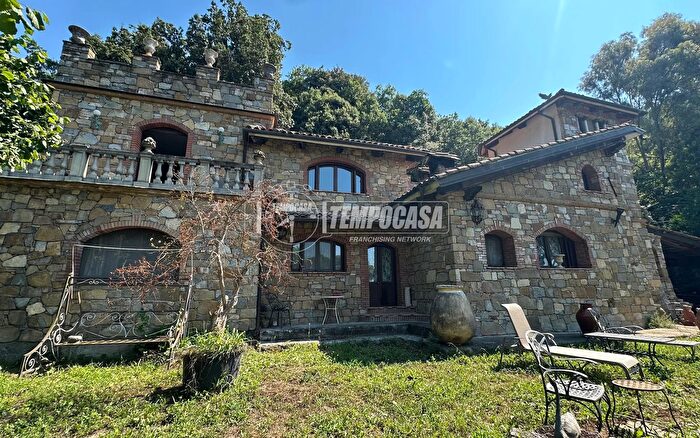 Casa con 10 locali in vendita in Strada Suseneo Inferiore, Sanremo