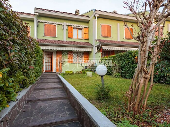 Casa quadrilocale in vendita in Via Valli, Collecchio