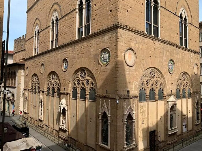 Appartamento con 7 locali in vendita in Via Calzaiuoli, Firenze