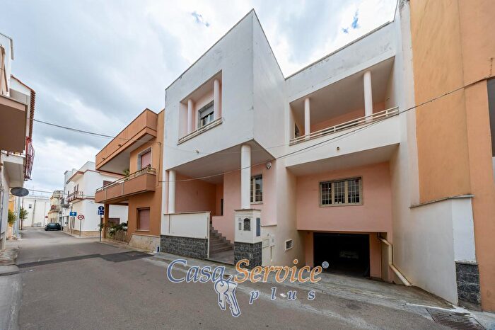 Casa con 10 locali in vendita in Via Napoli, Tuglie