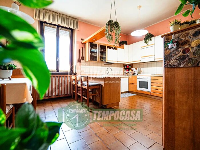 Appartamento trilocale in vendita in Via Pellico, Nerviano