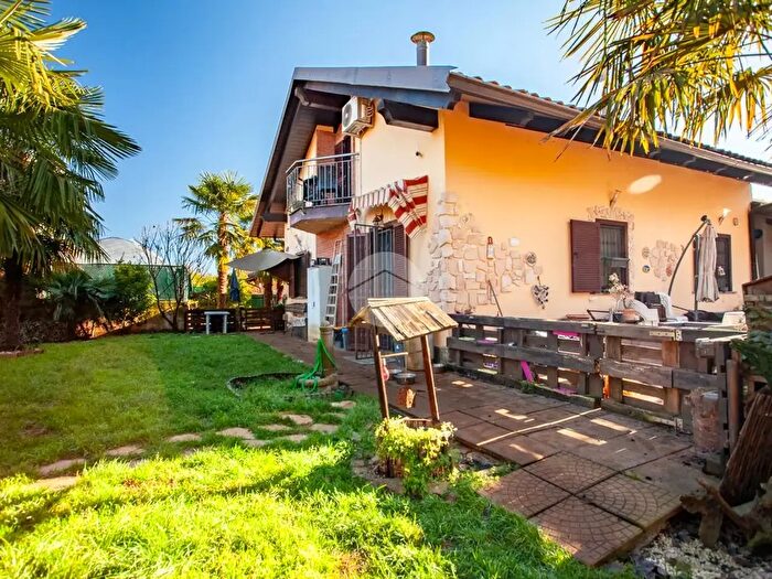 Casa con 7 locali in vendita in Via Cambarlèt, La Cassa