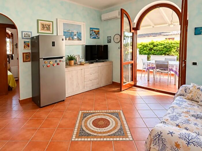 Appartamento con 6 locali in vendita in Via Terracina, Terracina