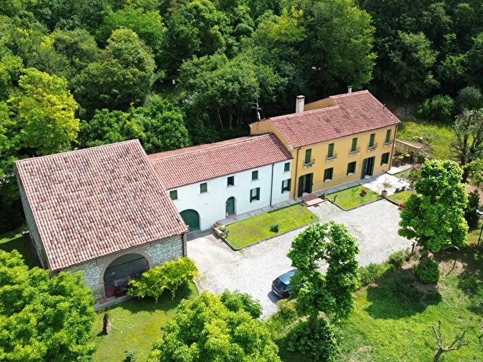Casa quadrilocale in vendita in Via Banze, Baone