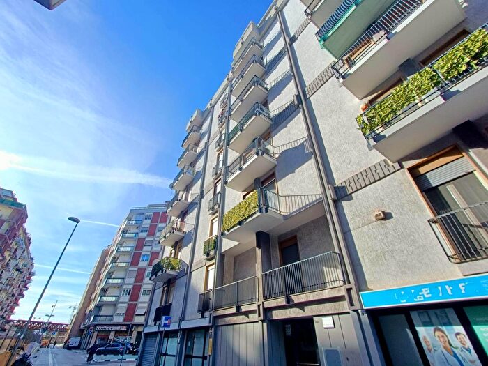 Appartamento trilocale in vendita in Via Brigata E Divisione Bari, Bari