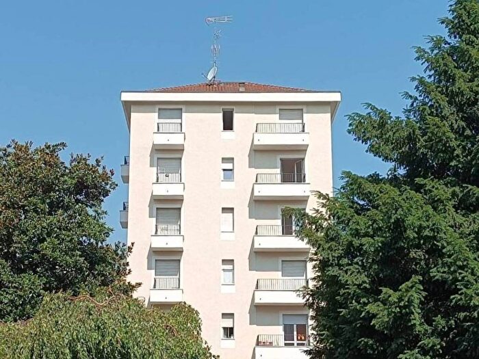 Appartamento bilocale in affitto in Via Andrea Maffei, Montenero, Milano