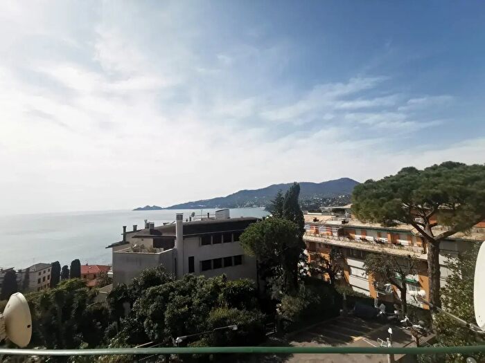 Appartamento trilocale in affitto in Via Punta Seglio, Rapallo