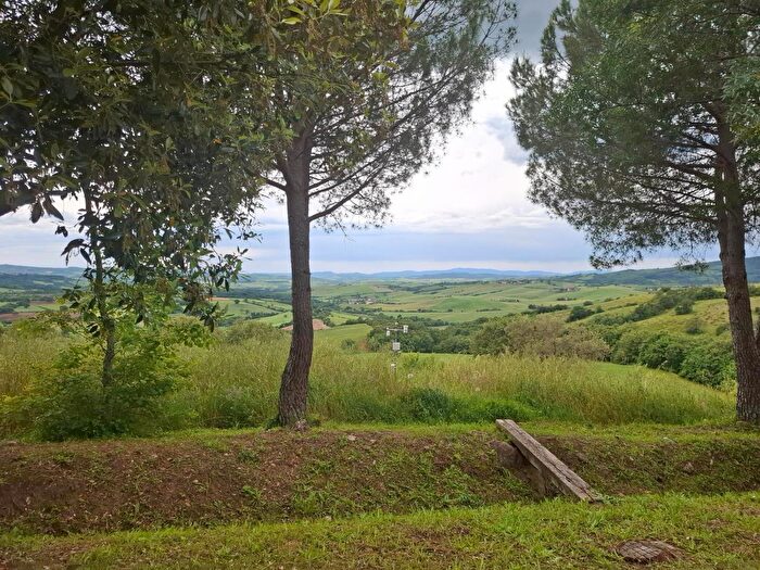 Casa con 8 locali in vendita in Semproniano