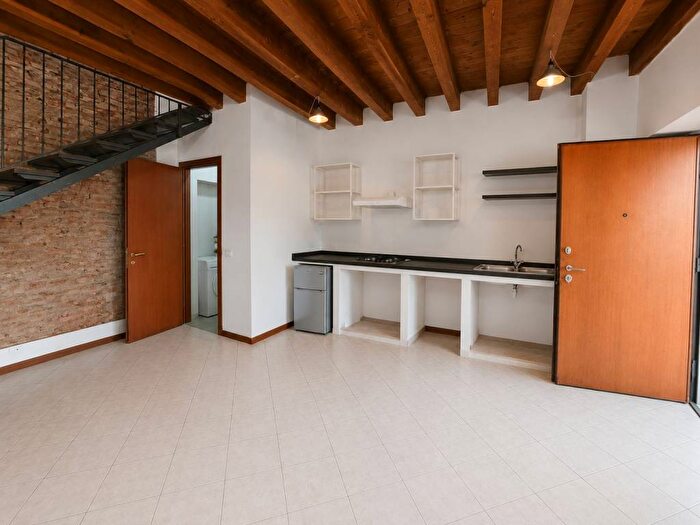 Appartamento bilocale in affitto in Via Edmondo De Amicis, Centro, Cornate d'Adda