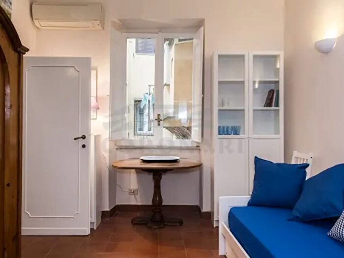 Appartamento quadrilocale in vendita in Vicolo di San Giuliano, Roma