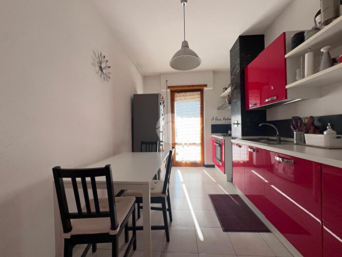 Appartamento trilocale in vendita in Via Cina, Roma