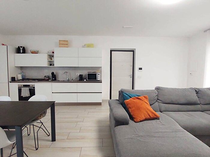 Appartamento trilocale in affitto in Centro, Volla