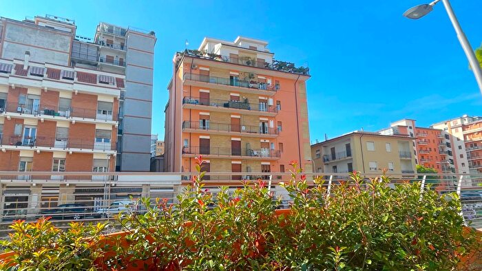 Appartamento con 5 locali in vendita in Via Montello, San Benedetto Del Tronto