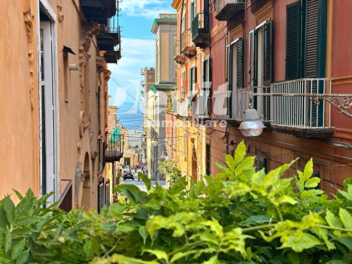 Appartamento con 6 locali in affitto in Via Arco Mirelli, Piazza Amedeo Parco Margherita, Napoli