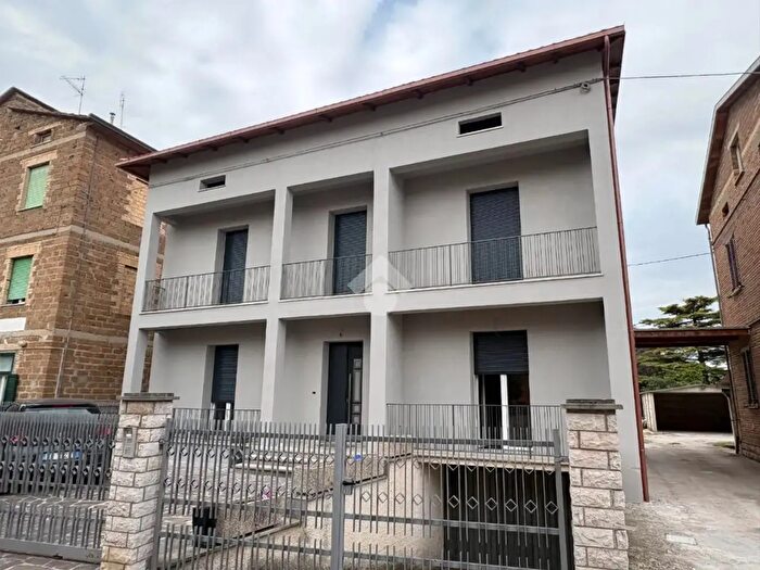 Casa con 8 locali in vendita in Via Augusto Renzini, Bastia Umbra