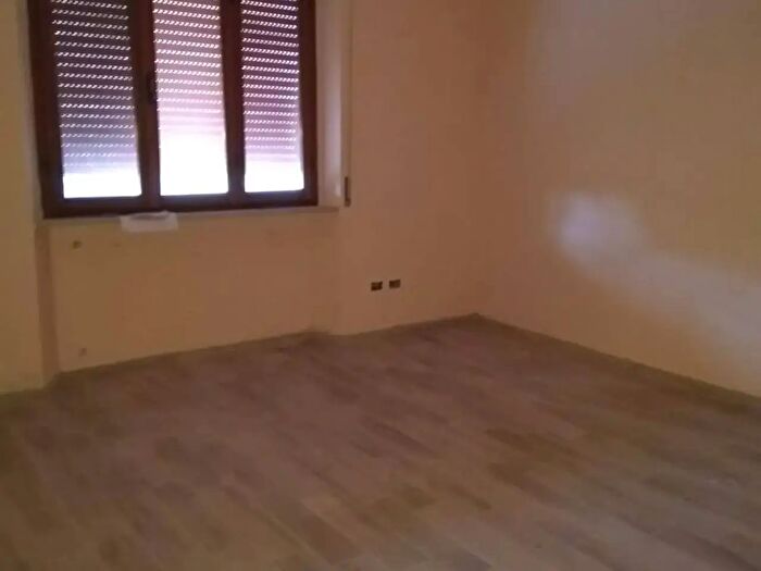 Appartamento con 8 locali in vendita in Via Cervino, Pisa