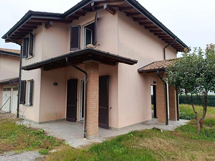 Casa con 5 locali in affitto in Daverio
