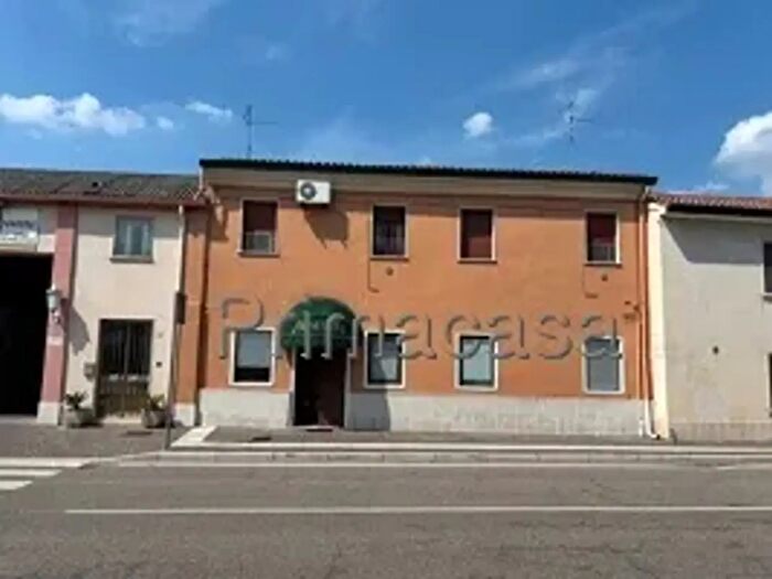 Appartamento quadrilocale in vendita in Via Roma, Albaredo D'Adige
