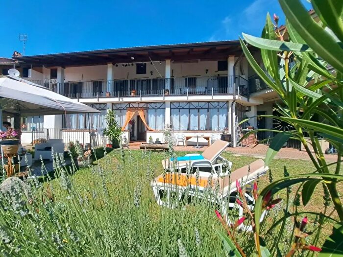 Casa con 6 locali in vendita in Via Zimone, Viverone