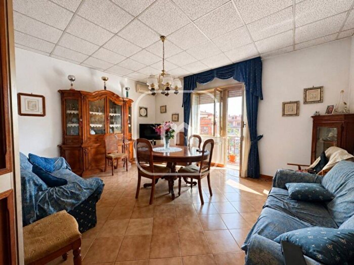 Appartamento trilocale in vendita in Via Rometta, Rocca Cencia, Roma