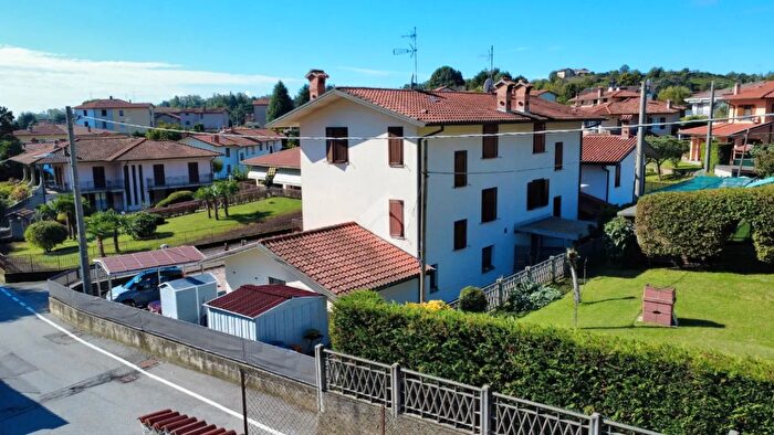 Casa quadrilocale in vendita in Via Passo della Rocca, Carvico