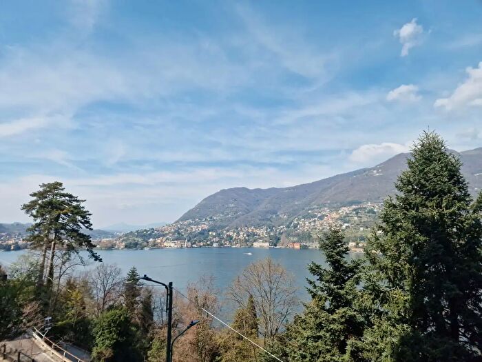 Appartamento bilocale in vendita in Via Sopravilla, Blevio