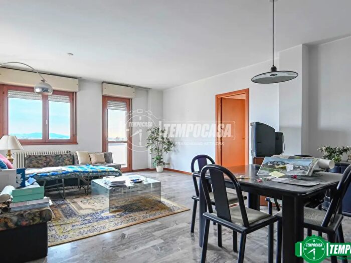 Appartamento trilocale in vendita in Via Giacinto Gambirasio, Bergamo