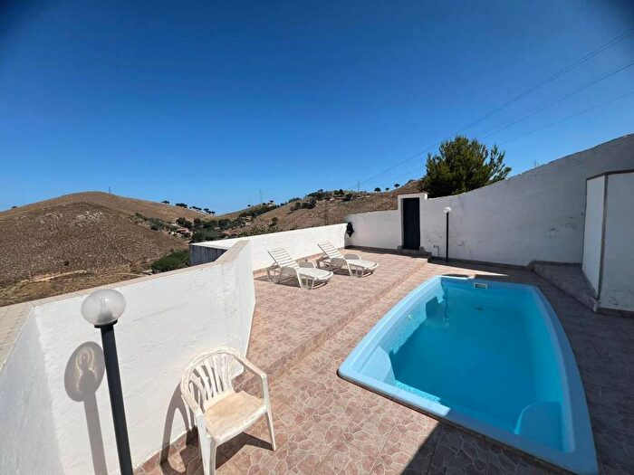 Casa quadrilocale in affitto in Via Firenze, Belmonte Mezzagno