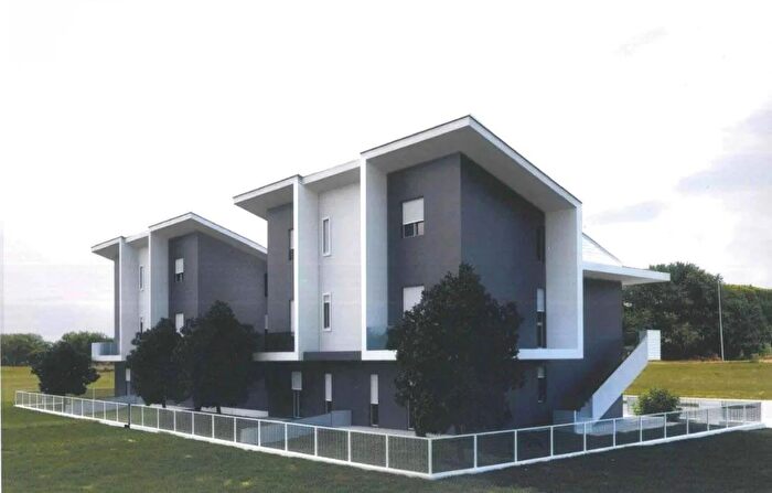 Appartamento trilocale in vendita in Viale Verbano, Cervia