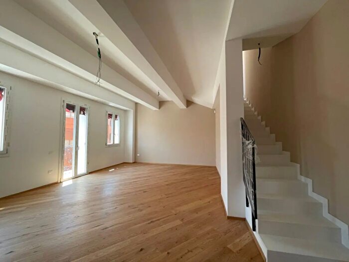 Appartamento con 6 locali in vendita in Via Boccacanale Santo Stefano, Ferrara