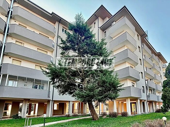 Appartamento trilocale in vendita in Viale Campania, Rozzano