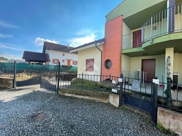 Casa quadrilocale in vendita in Via Porta Pia, Cuceglio