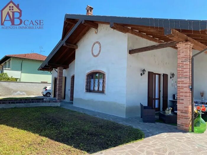 Casa quadrilocale in vendita in Via Mazzini, Gambolo