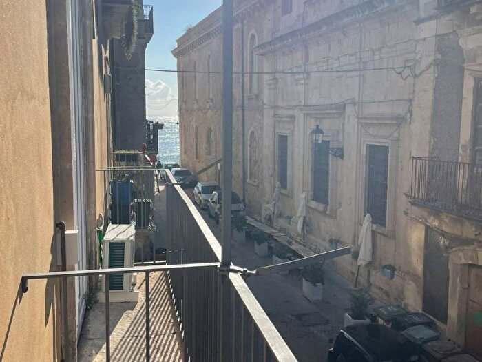 Appartamento bilocale in affitto in Via Santa Teresa, Ortigia, Siracusa