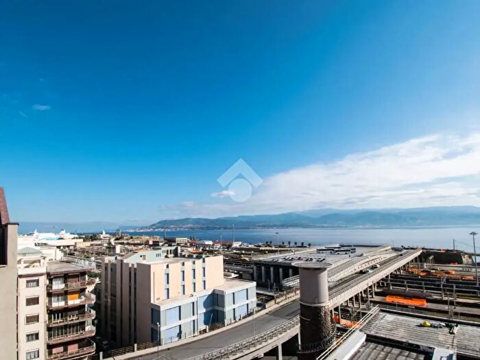 Appartamento trilocale in vendita in Via Nicola Scotto, Messina