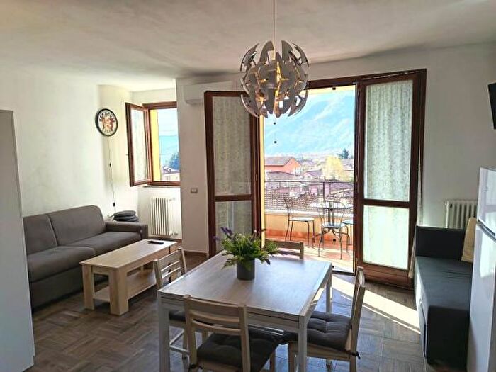 Appartamento bilocale in affitto in Via Dante Alighieri, Gravedona ed Uniti