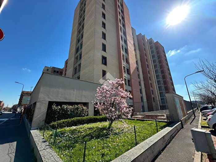 Appartamento quadrilocale in vendita in Via Roberto Tremelloni, Milano